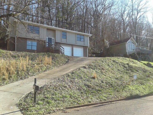 Building Photo - 8905 Valley Hill Dr