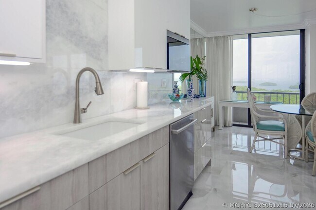 Foto del edificio - 5540 N Ocean Dr