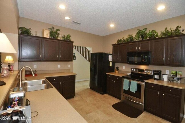 Building Photo - 10853 Brandon Chase Dr