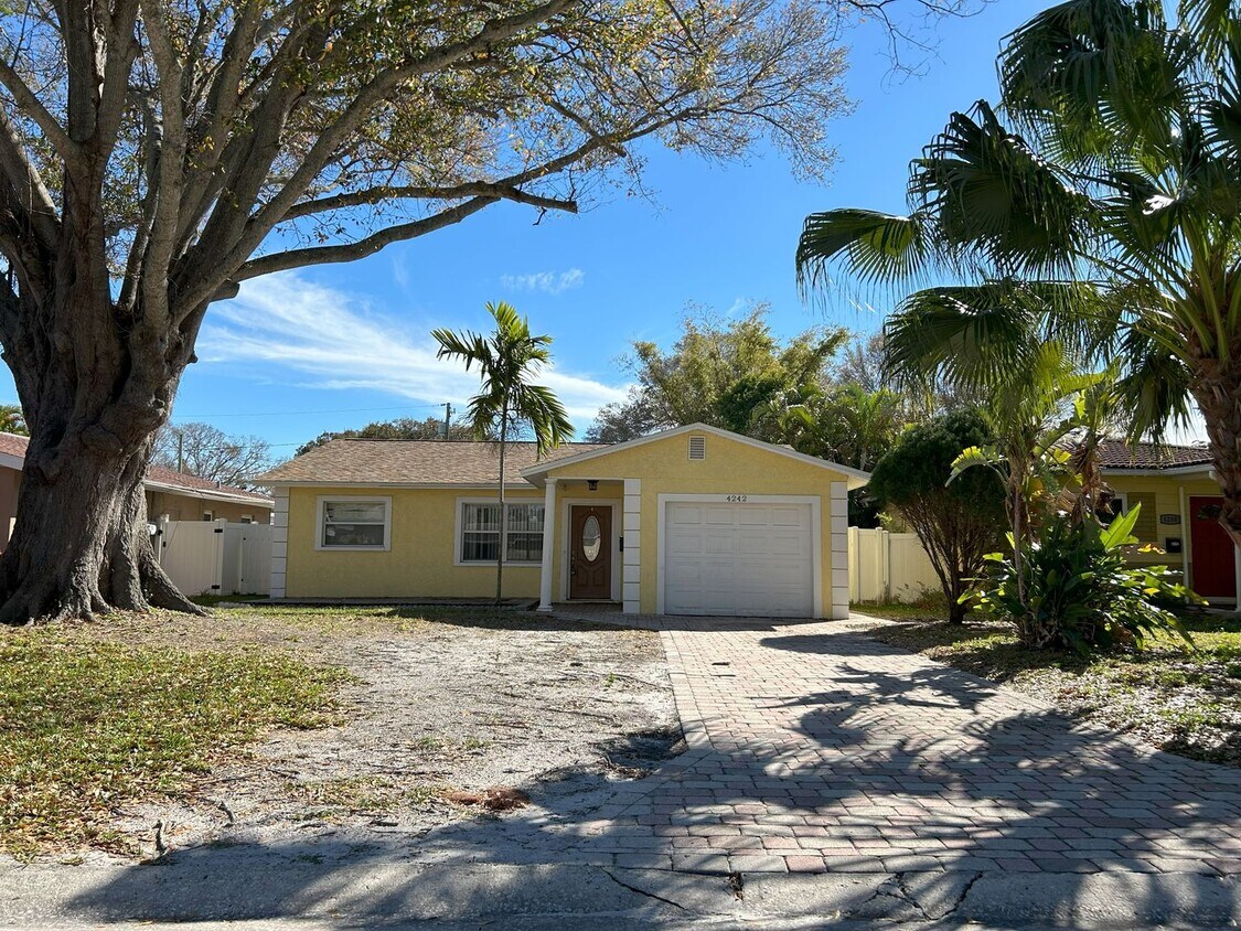 Primary Photo - Centrally located and close to shopping, s...