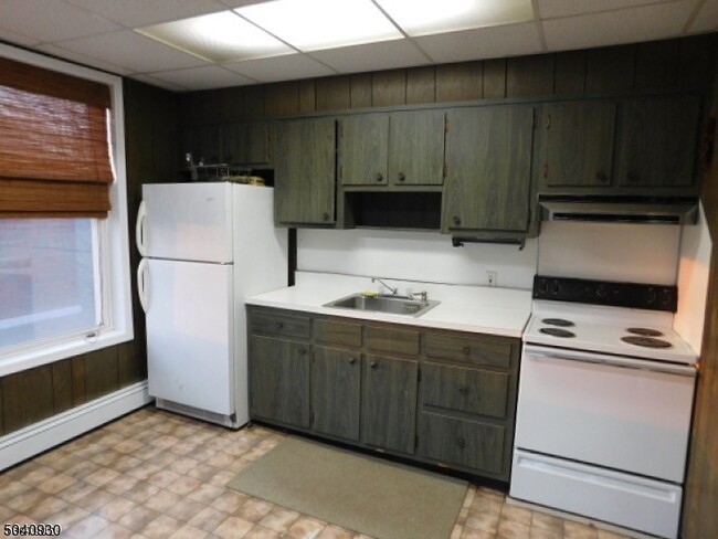 Building Photo - 17 Colfax St