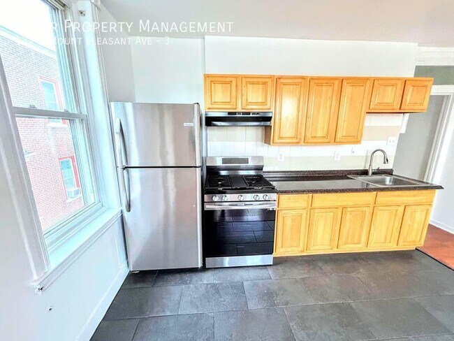 Foto del edificio - 2BR/1BA Sun-drenched Mt. Airy Apt with Sha...