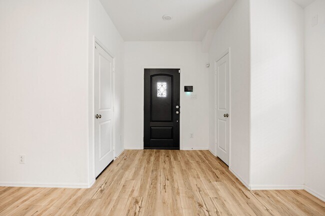 Foto del edificio - 3014 Wedgewood Cv Wy