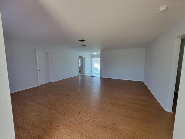 Foto del edificio - 3413 Port Charlotte Blvd
