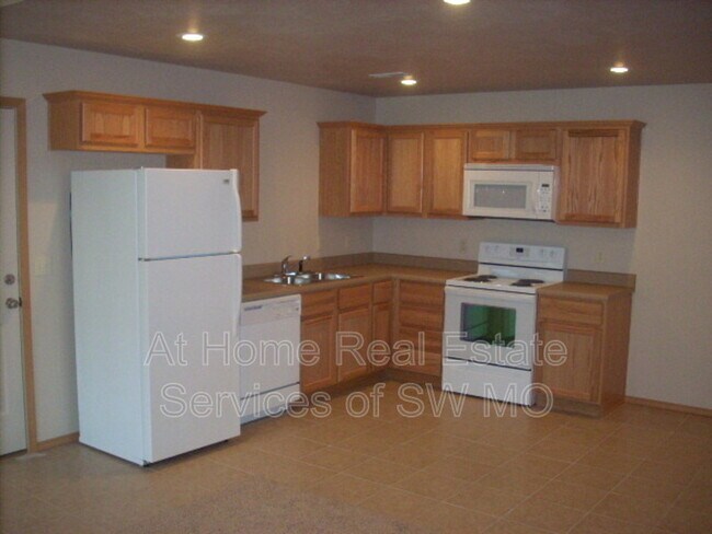 Building Photo - 617 Rilynn Ave