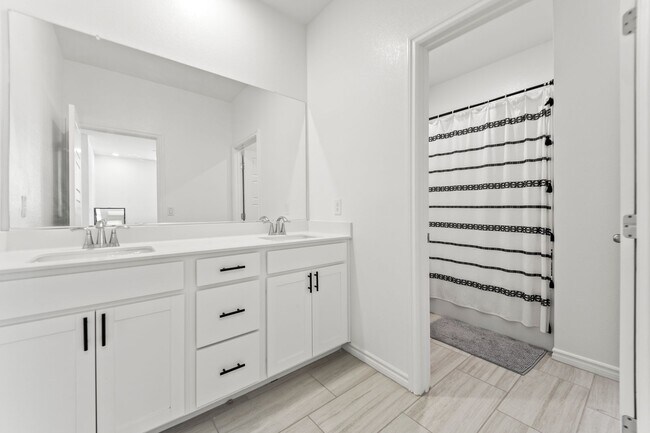Foto del edificio - New Build, 4 bedroom, 3 full bathroom in the Master Planned Community; Landmark at Black Mountain...