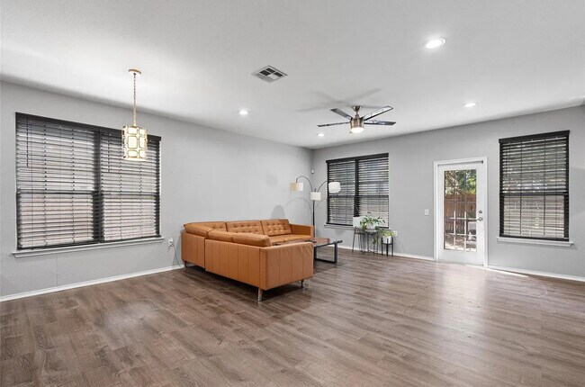 Foto del edificio - 9132 Ipswich Bay Dr