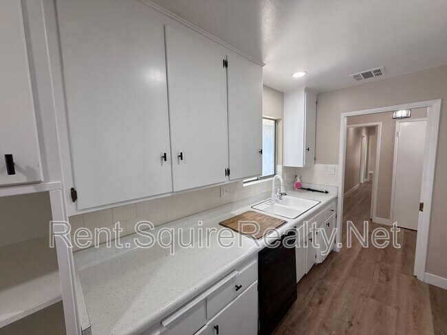 Foto del edificio - 1124 N Old Mill Rd