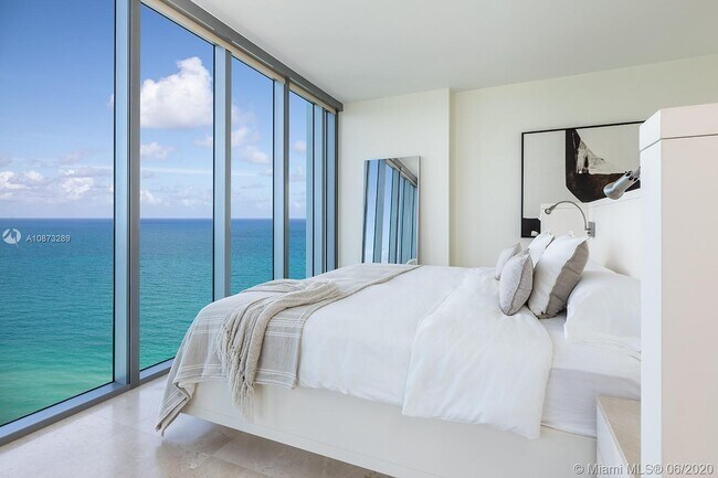 Foto del edificio - 6899 Collins Ave