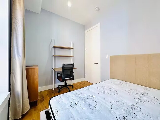 Building Photo - HDTV Room, Laundry, AC, 26 mins to Manhattan #510