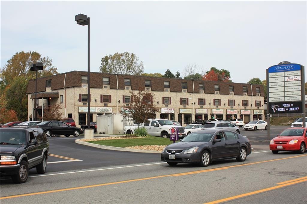 1455 Mineral Spring Ave Unit 31, North Providence, RI 02904 Room for