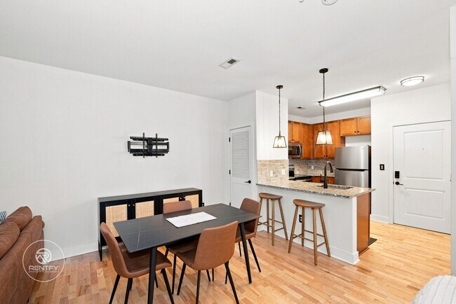 Building Photo - 630 Calvert St