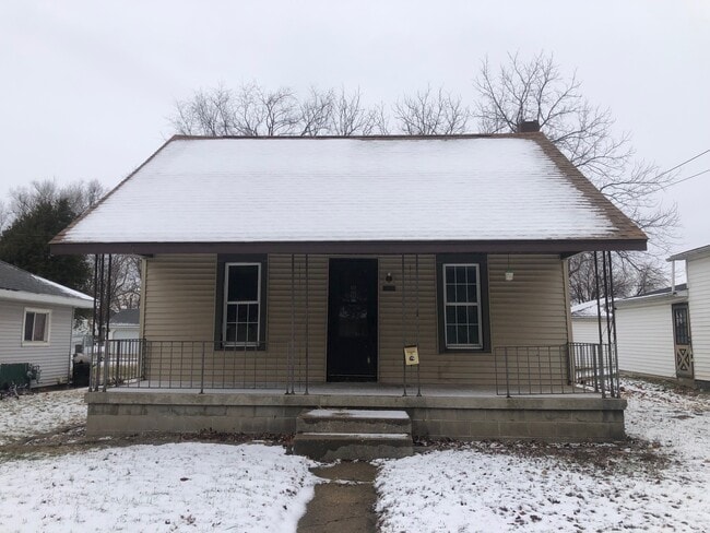 Building Photo - 821 E Woodlawn St