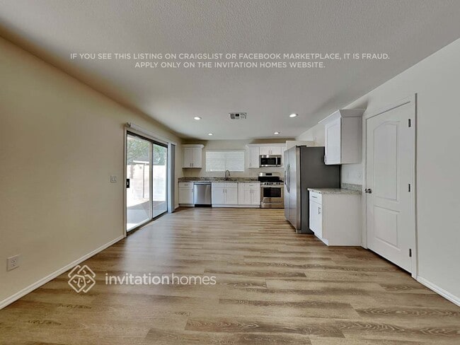 Building Photo - 651 E Banelli Pl