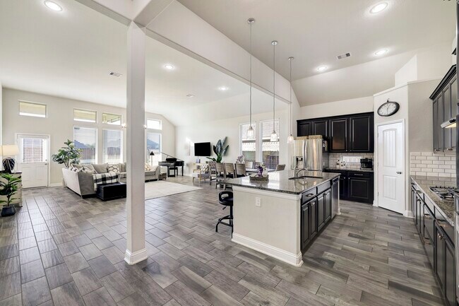 Building Photo - 5215 Baroness Ln