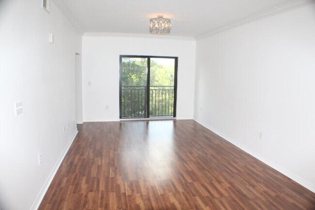 Foto del edificio - 4907 Midtown Ln