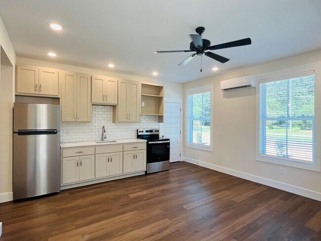 Building Photo - 105 Gardenia Ln