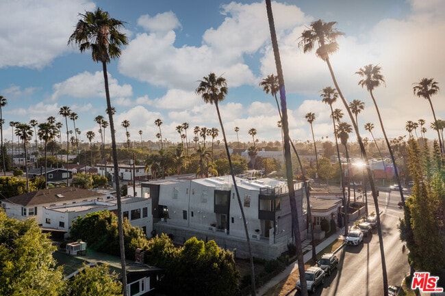 Foto del edificio - 2307 Oakwood Ave