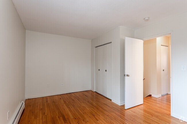 2BR, 1BA Townhouse - Bedroom - Ivy Garden Apartments