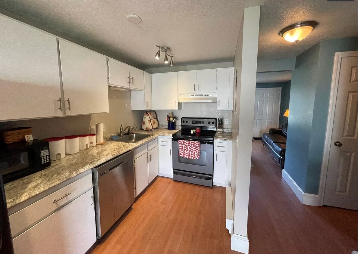 Foto principal - 794 Court St