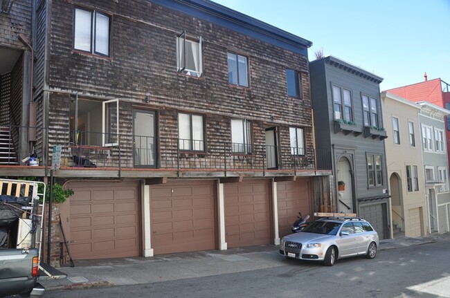 Building Photo - 135 Pfeiffer St