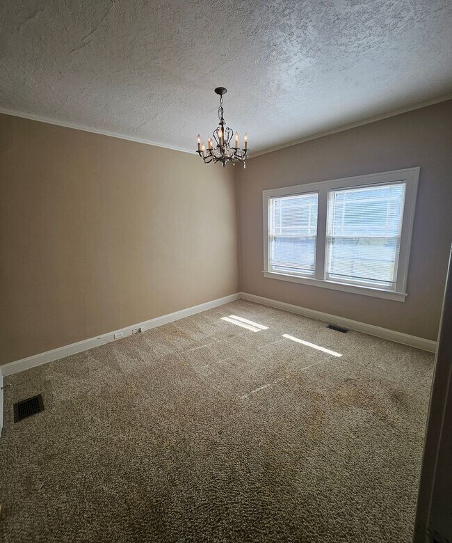 Foto del edificio - Charming 3-Bed Kansas City Home with Firep...