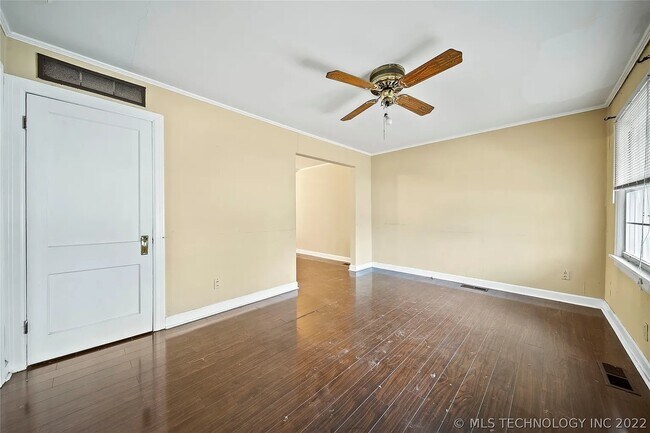 Foto del edificio - 4624 E 3rd St