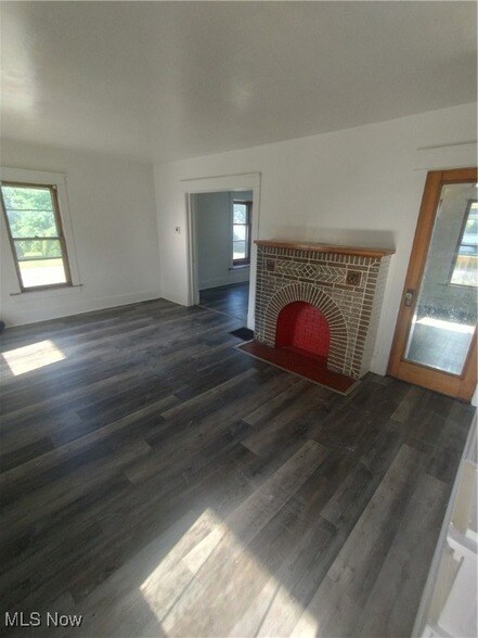 Foto del edificio - 300 Austin Ave NW