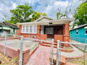 Building Photo - 1471 Mitchell St