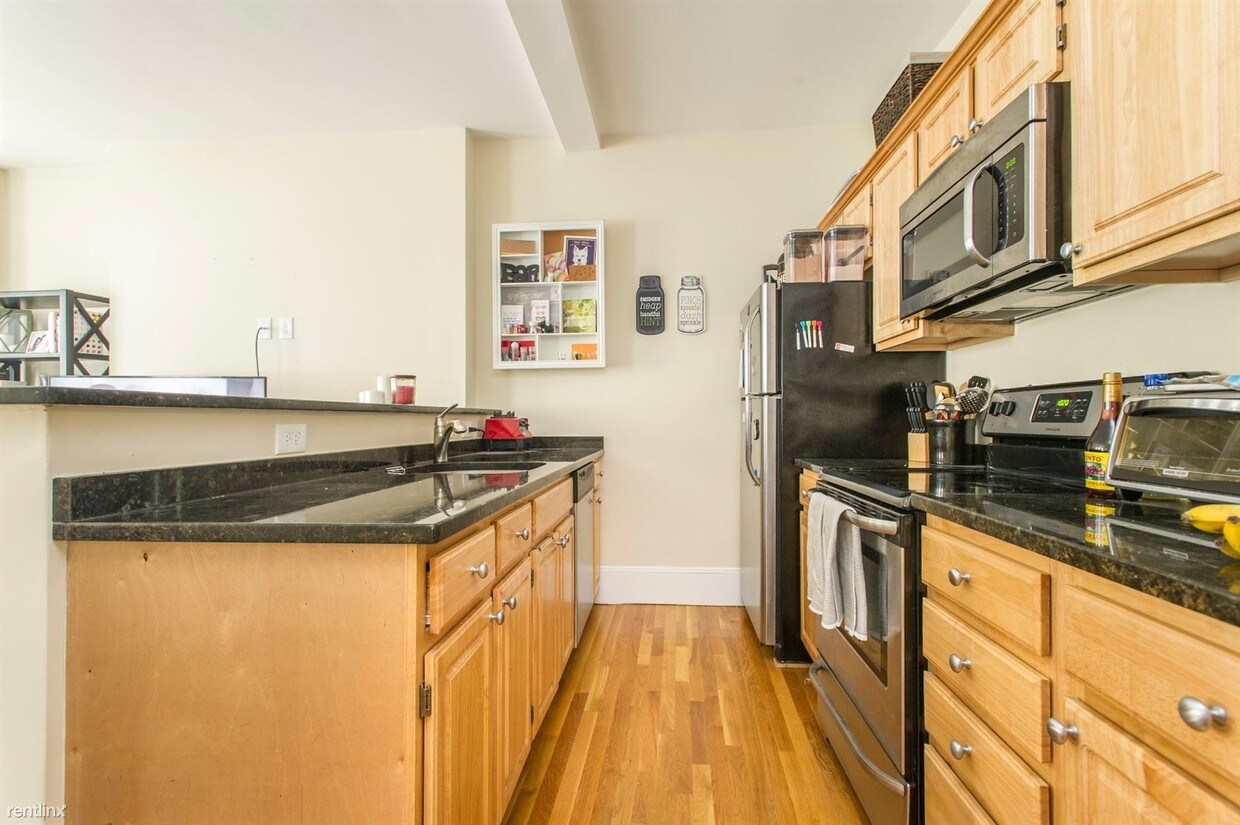 2 br, 1 bath 1322 Commonwealth Ave Condo for Rent in Allston, MA