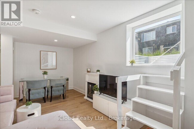 Photo du bâtiment - 925 Hickory Cres