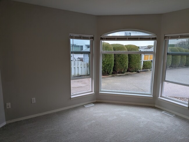 Building Photo - 9457 Broadway