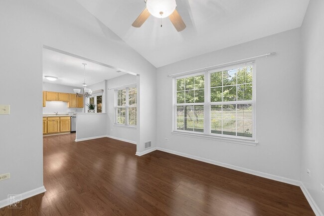 Building Photo - 2 Bedroom 2.5 Bath 1 Car Garage located in...