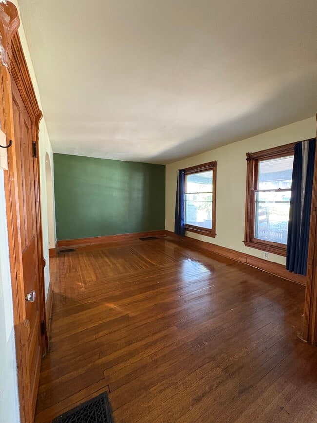 living room - 497 Breckenridge St