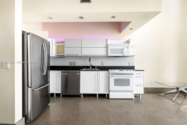 Foto del edificio - 690 SW 1st Ct