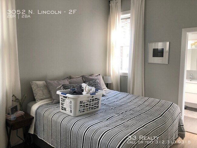 Building Photo - 3052 N Lincoln Ave