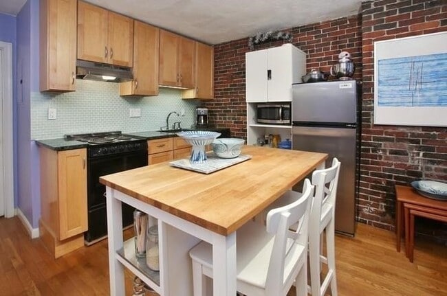 Building Photo - 17 Grove St