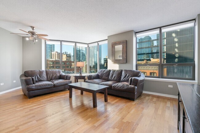 Building Photo - 400 N LaSalle Dr