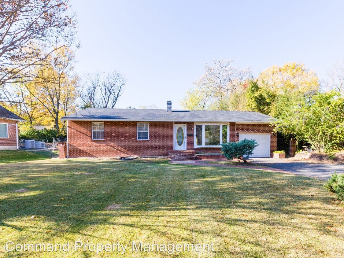 Primary Photo - 6014 Leewood Dr