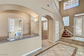 Building Photo - 1332 Dream Valley St