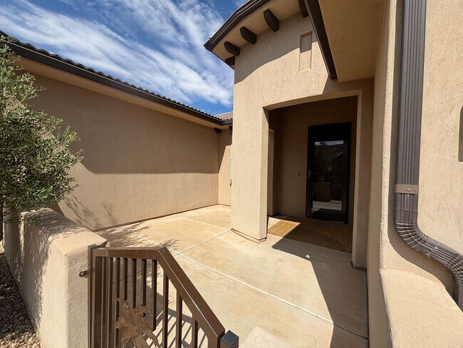 Foto del edificio - SPACIOUS HOME FOR RENT!