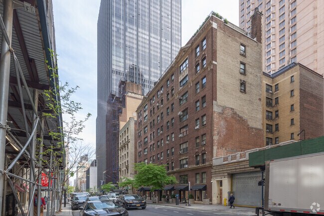Building Photo - 146-152 W 55th St