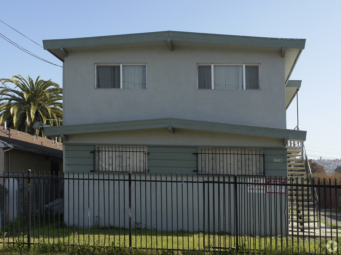 Foto del edificio - 7600-7602 Lockwood St