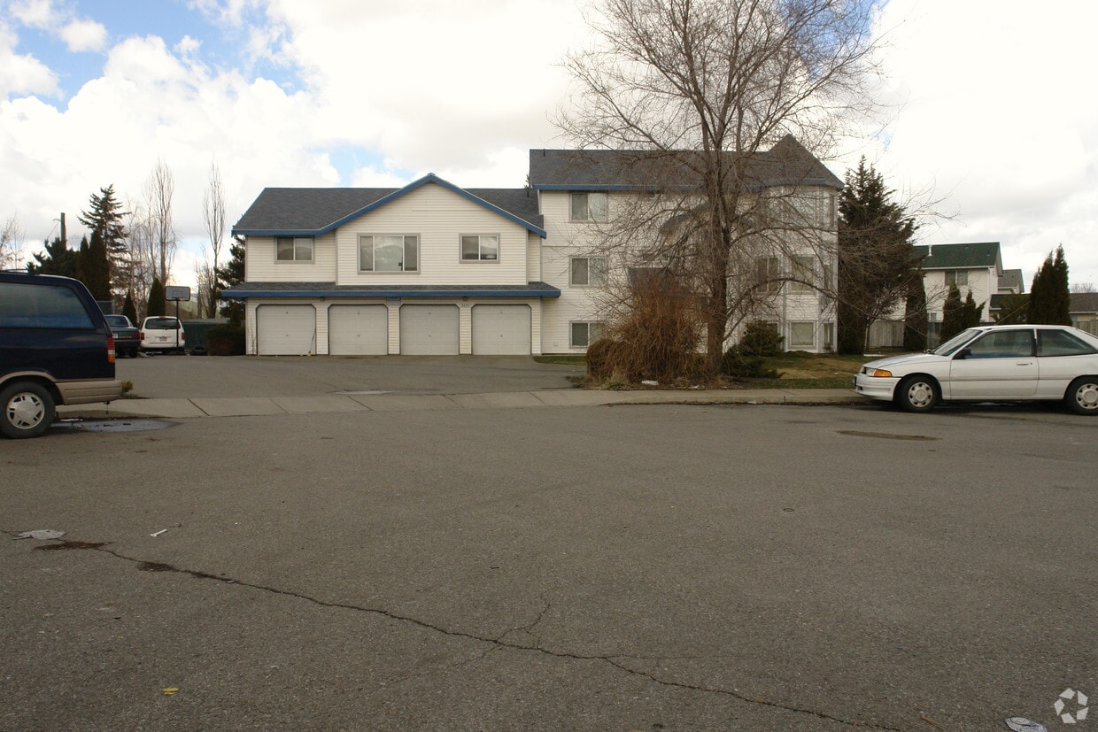 Building Photo - 3451 W Lilac Ct