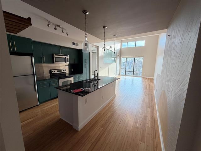 Foto del edificio - 4040 N Hall St