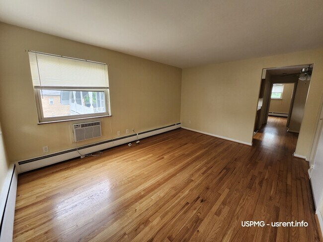 Foto del edificio - 3714 Drakewood Dr