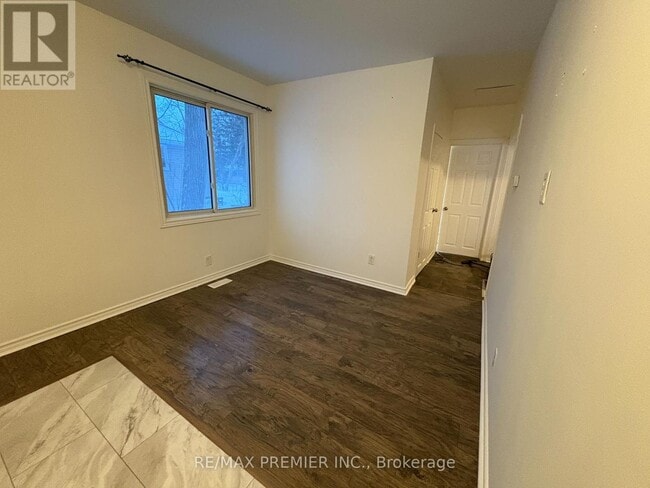 Building Photo - 55 Henry St