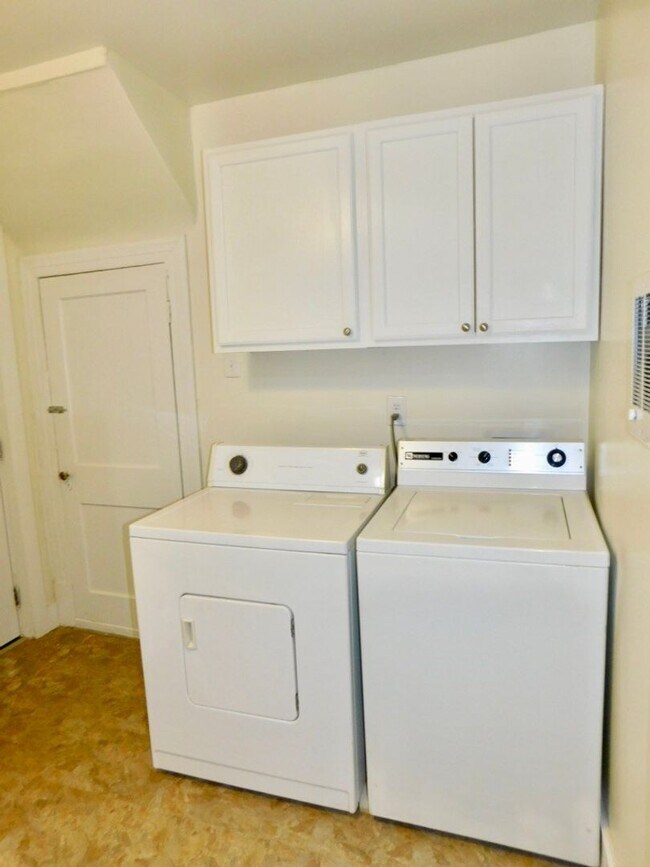 Building Photo - 331 Glenwood Court, Petersburg