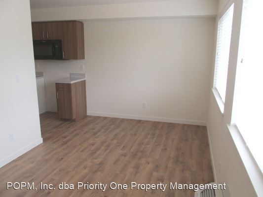 Foto del edificio - 8049 SE Center St