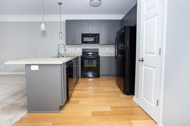 Building Photo - 4997 Lower Elm St